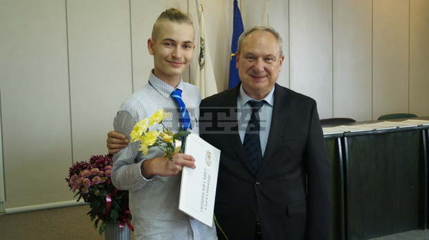 Общинският съвет и Община Търговище отличиха 84 талантливи деца