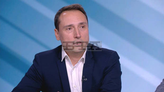 Гласуването за Румен Радев и за "Продължаваме промяната" успя да отнеме вот от БСП, заяви социологът Добромир Живков Гласуването за Румен Радев и за "Продължаваме промяната" успя да отнеме вот от БСП, заяви социологът Добромир Живков