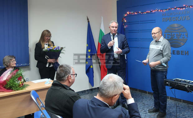 Областният управител на Плевен и кметът на града връчиха годишните награди "Северно ехо" за 2021 г.