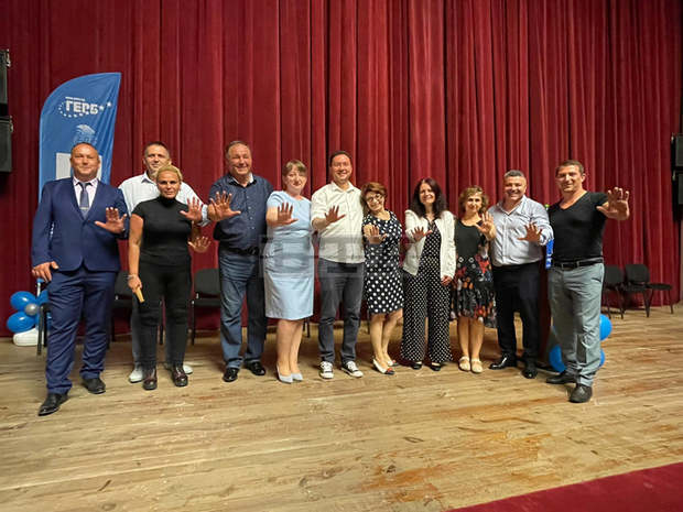 Старата номенклатура си иска властта, ГЕРБ сме пазители на демокрацията, заяви Даниел Митов в Разград