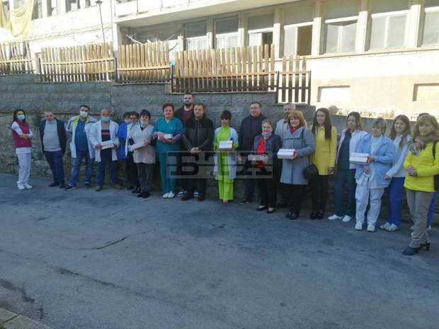 ГЕРБ-Велико Търново дари антигенни тестове на две болници ГЕРБ-Велико Търново дари антигенни тестове на две болници