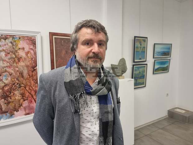 Ямболските художници откриха традиционната си коледна изложба