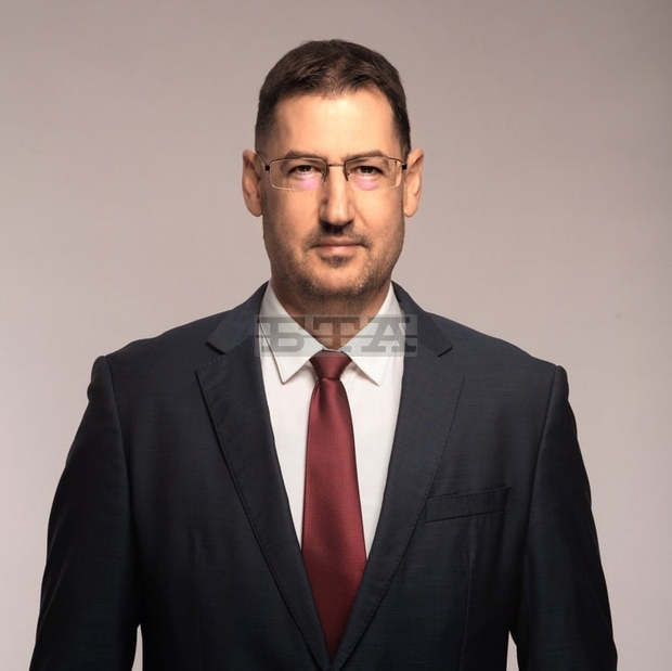 Продължаваме с политиката за насърчаване на инвестициите и с икономическата трансформация, е казал Иван Тотев, кандидат за депутат от ГЕРБ