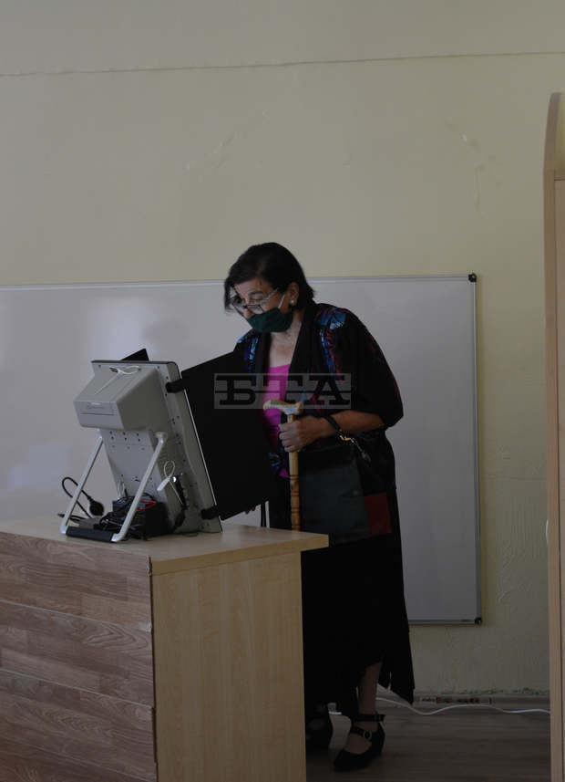 В Благоевград днес се провеждат частични избори за кмет с изцяло машинен вот