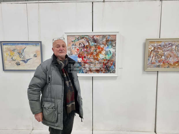 Коледна изложба на търговищките художници представя местната галерия