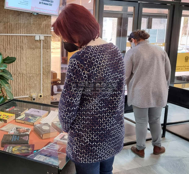 Първата за годината изложба на Варненската библиотека посреща читателите с любов Първата за годината изложба на Варненската библиотека посреща читателите с любов
