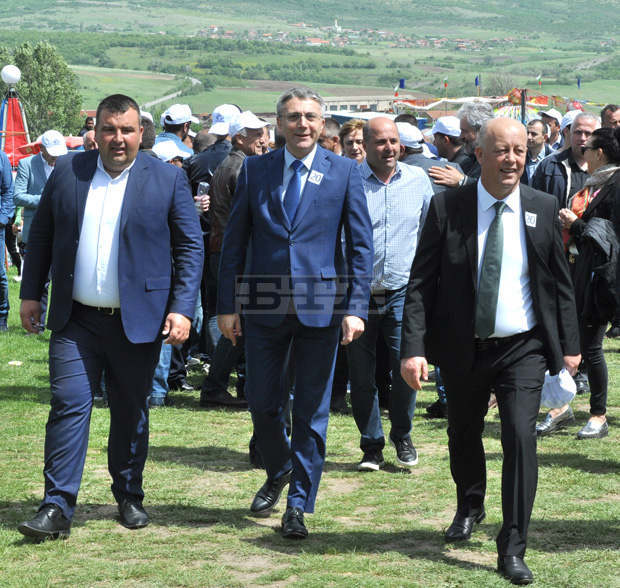 Годишнината от "възродителния процес" бе отбелязана в село Караманци Годишнината от "възродителния процес" бе отбелязана в село Караманци