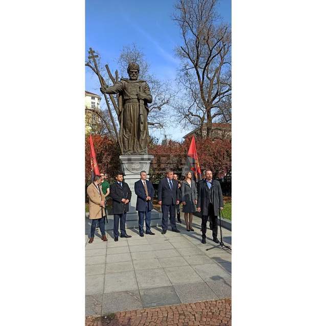 Нека покажем, че не сме робско племе, което може да бъде лъгано и манипулирано, призова Красимир Каракачанов Нека покажем, че не сме робско племе, което може да бъде лъгано и манипулирано, призова Красимир Каракачанов