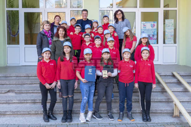 Ученици от Пазарджик станаха "Клас на месеца" с Дърво на толерантността