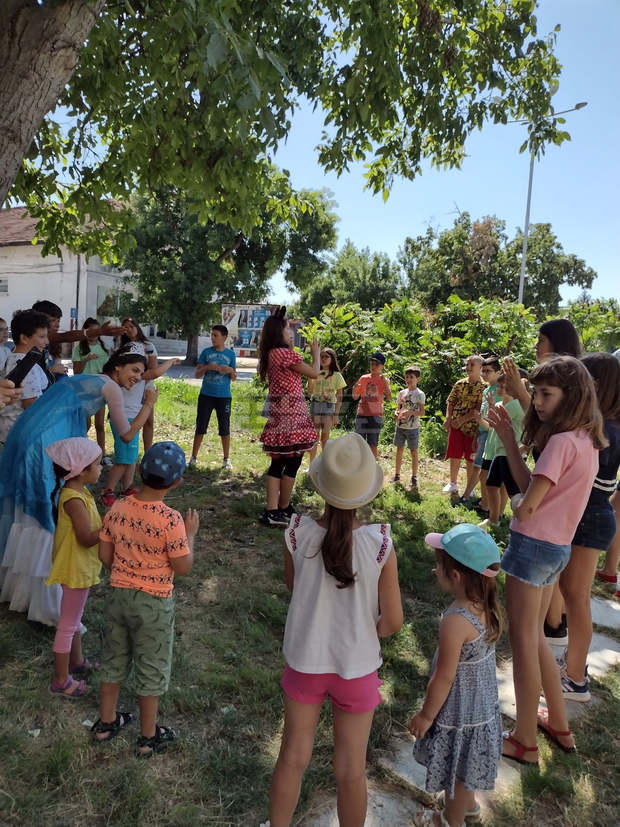 Започнаха летните занимания за деца в Детския отдел на разградската библиотека