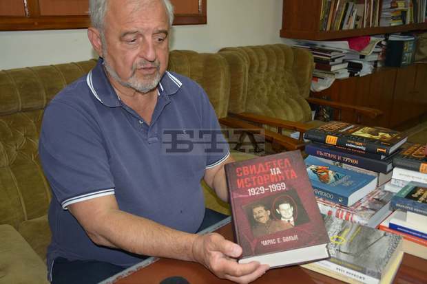 Проф.Иван Илчев дари около 200 тома на Регионалния исторически музей в Ловеч