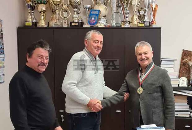 Почетен медал за развитие на приложното колоездене  получи кметът на Монтана