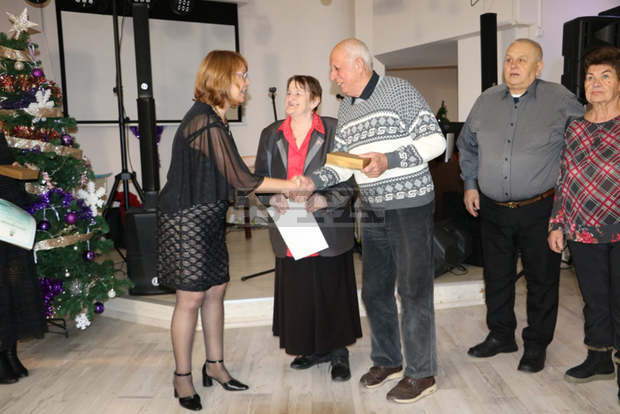 В Казанлък сърцата на 50 двойки затуптяха под звуците на Менделсон на обща златна сватба