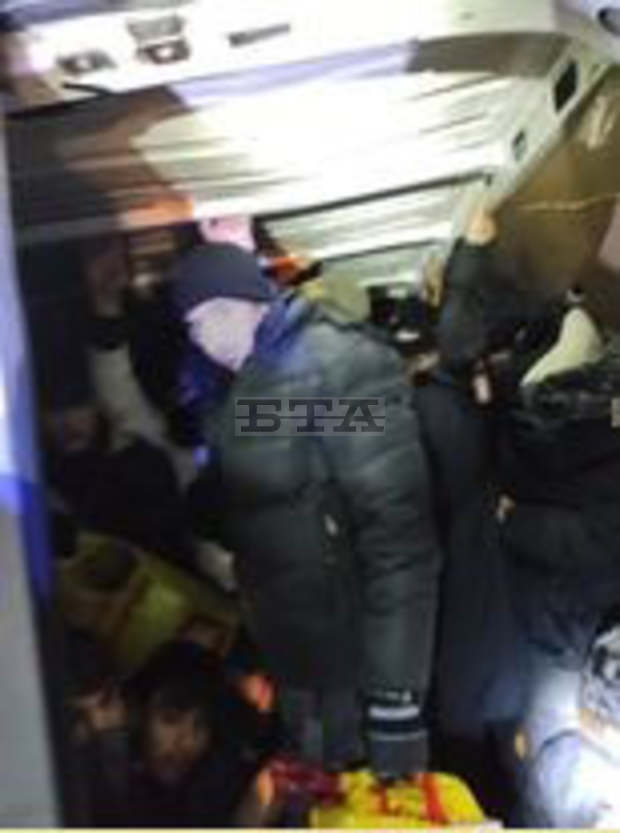 Гранична полиция задържа 43 мигранти от Афганистан в община Костинброд