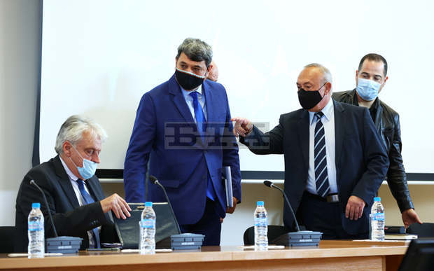 Близо 40 човека са задържани за купуване на гласове Близо 40 човека са задържани за купуване на гласове