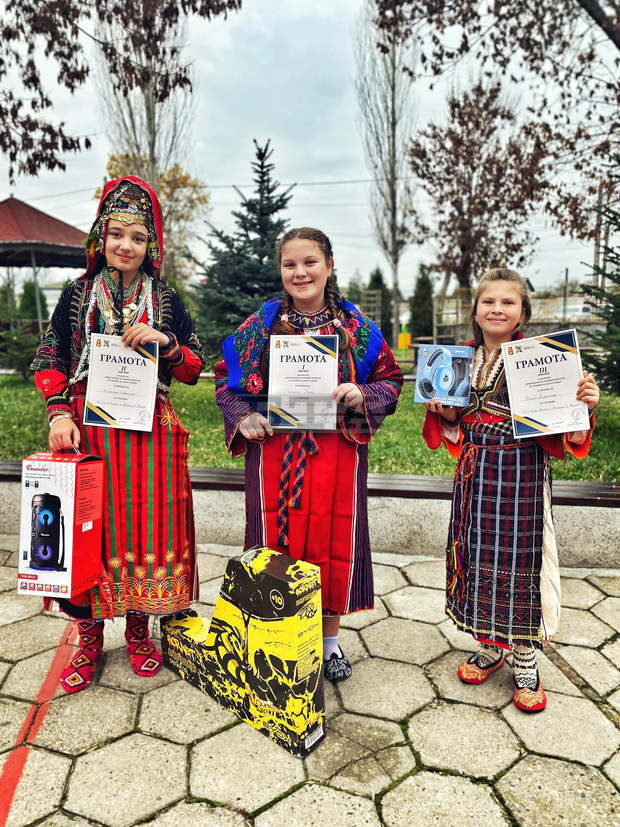 Раздадоха награди на ученици от Хасково, представили старини от архива на баба и дядо