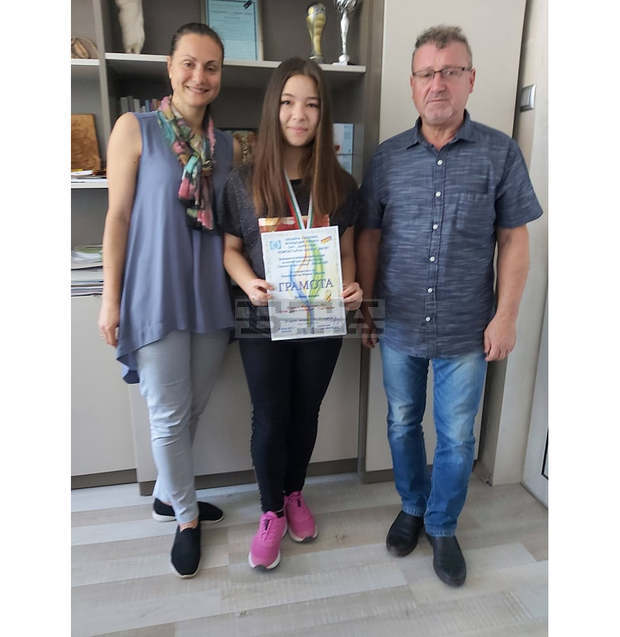 Момиче от Търговище спечели златен медал от международен конкурс за компютърна рисунка и колаж