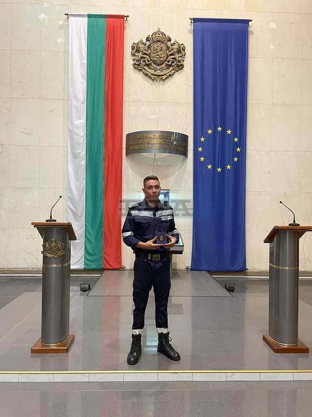 Великотърновски водолаз, участвал в спасителна акция получи награда на празника на Министерството на вътрешните работи