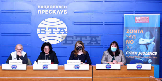 Домашното насилие расте стремглаво по време на пандемия, предупредиха експерти