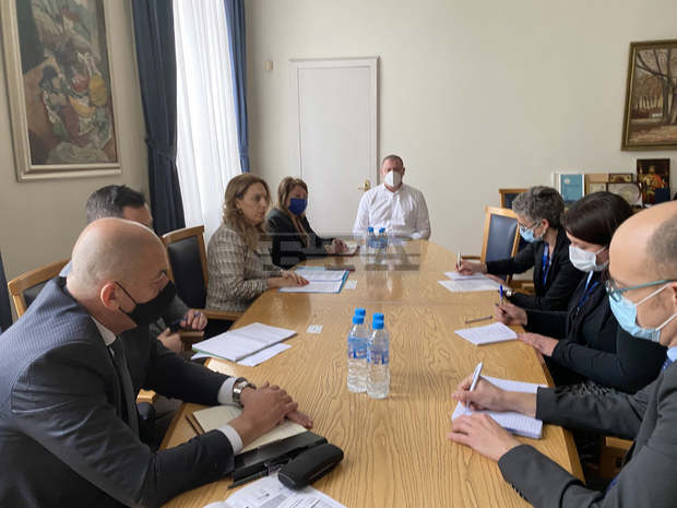 Марияна Николова обсъди с Корийн Йонкър, ръководител на мисията на ОССЕ, организацията на изборите за парламент