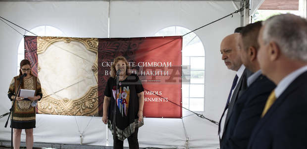 Изложба представя скритите символи в старите български накити