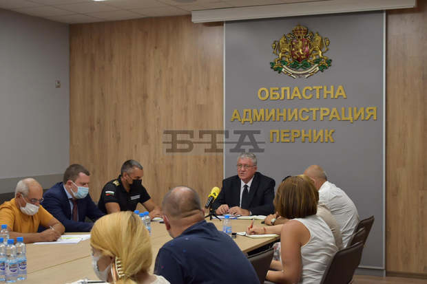 Областният управител на Перник свика заседание заради риска от пожари