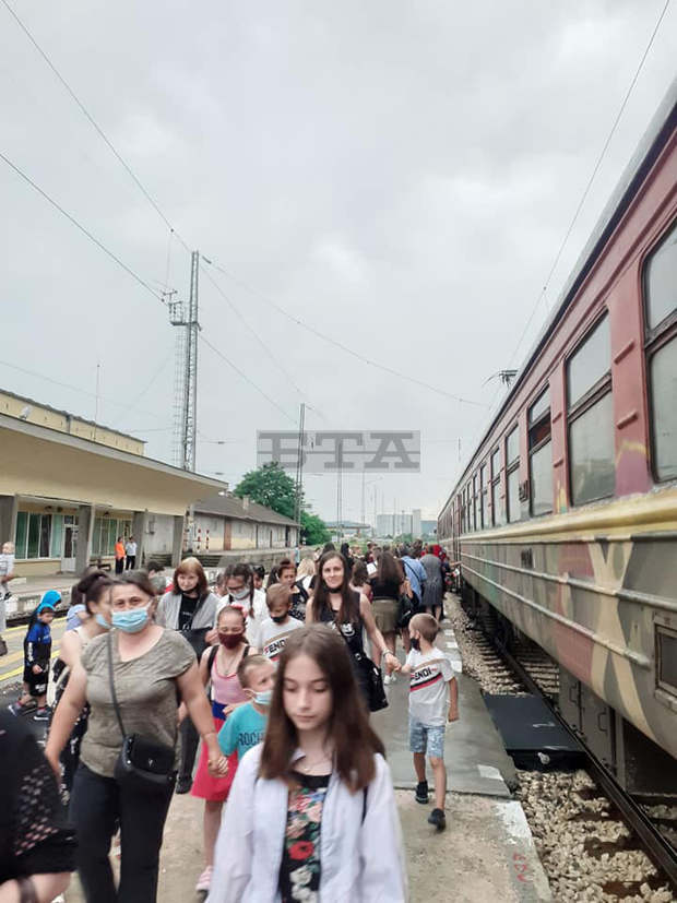 Oбразователно пътуване с влак предприеха ученици от Търговищко