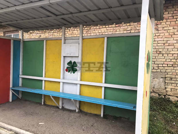 Вандали са задигнали снимки, красящи автобусни спирки в Опака