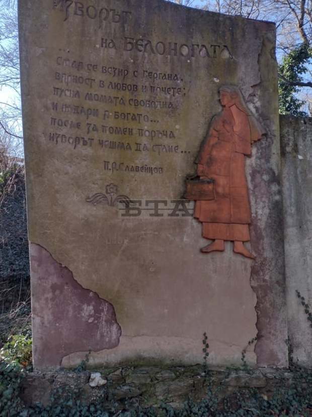 Руши се исторически паметник на културата край Харманли, сигнализира общественик и творец