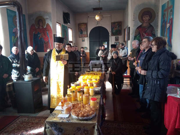 Добри добиви от мед отчитат пчеларите в Разградско за 2021 година Добри добиви от мед отчитат пчеларите в Разградско за 2021 година