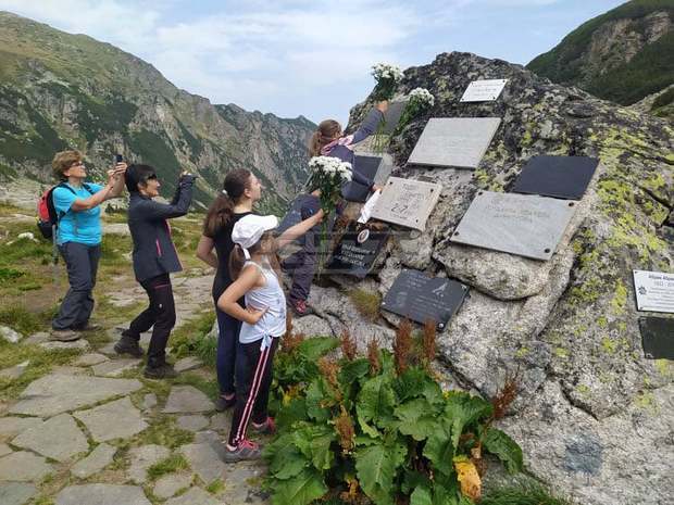 Кюстендилски планинари и планински спасители почетоха паметта на алпиниста Людмил Янков в Рила