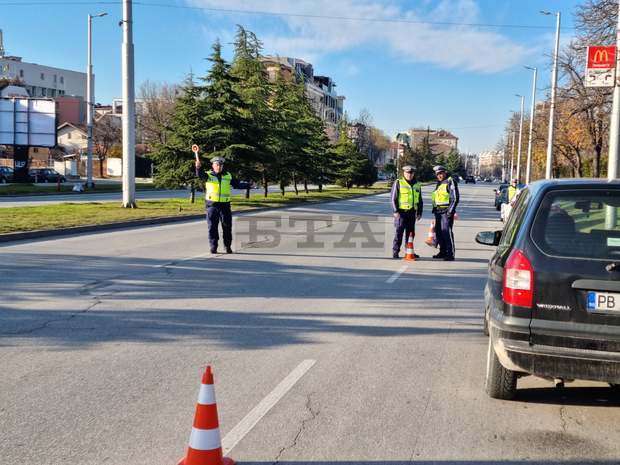 Пътна полиция - Пловдив започна масирана акция за проверки на МПС с демонстрация пред журналисти
