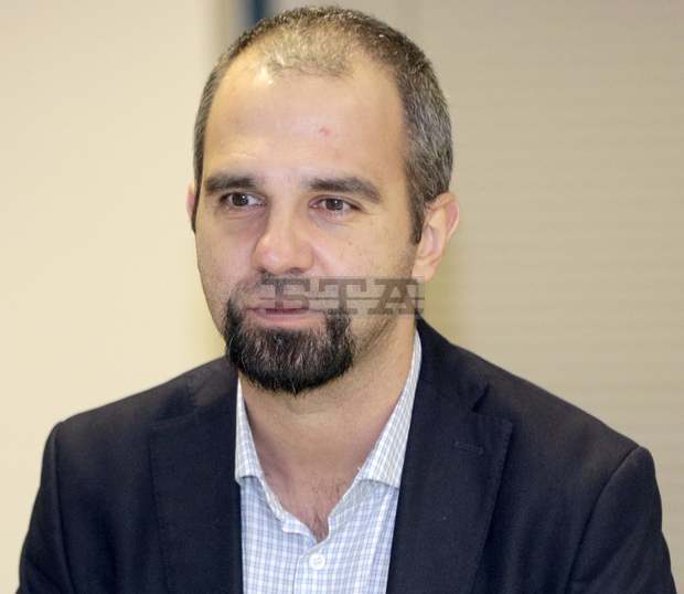 Плавно преминаваме от времето на Бойко Борисов към времето на Румен Радев, смята Първан Симеонов от "Галъп" Плавно преминаваме от времето на Бойко Борисов към времето на Румен Радев, смята Първан Симеонов от "Галъп"