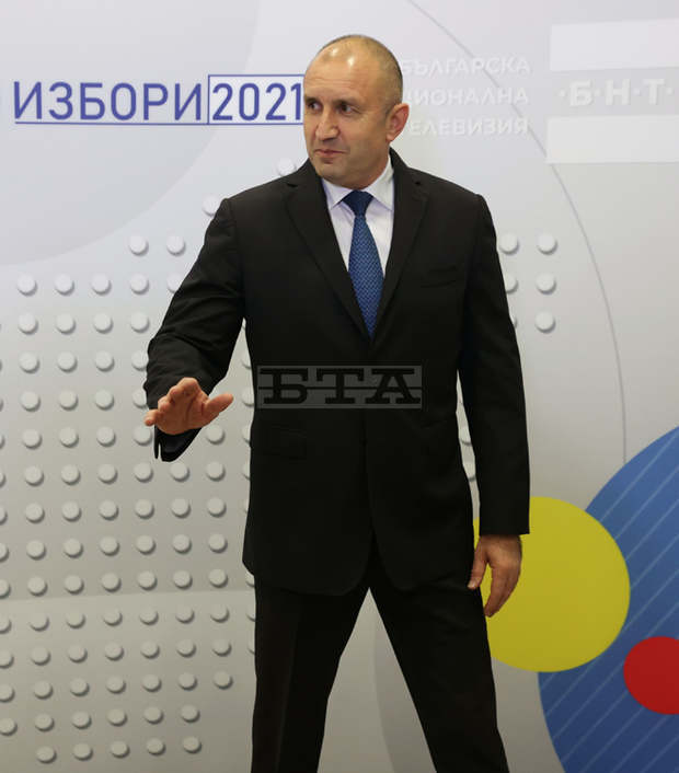 Продължават спекулации, че ще допусна компромис с отваряне на вратата за членство на РСМ преди да сме получили ясни гаранции, каза Румен Радев Продължават спекулации, че ще допусна компромис с отваряне на вратата за членство на РСМ преди да сме получили ясни гаранции, каза Румен Радев