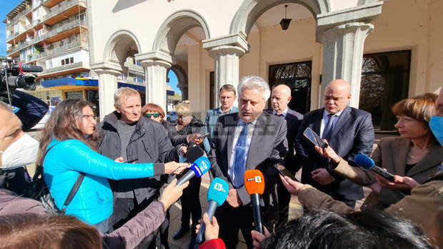 До момента няма данни, че допълнително внесени машини от "Сиела Норма" са предназначени за изборни манипулации, заяви министър Бойко Рашков