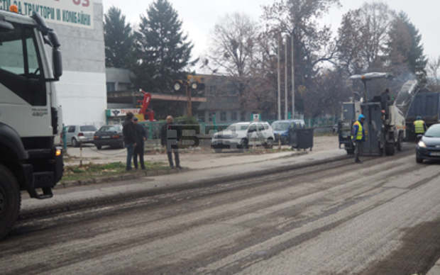 Община Разград ремонтира една от натоварените улици в града