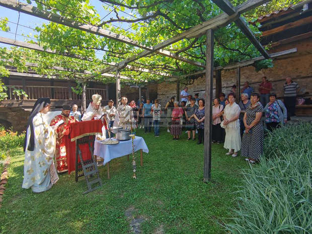 С всенощно бдение в Рилския манастир днес започват тържествата по повод връщането на мощите на Св. Иван Рилски от Търново в Рилския манастир
