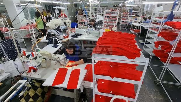 Модна компания в Русе ще наема работници от чужбина заради недостига на кадри у нас Модна компания в Русе ще наема работници от чужбина заради недостига на кадри у нас