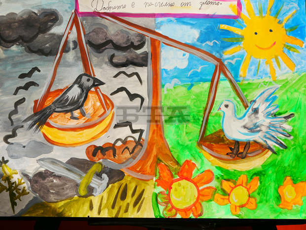 Благотворително са откупени 11 творби от детски конкурс, организиран от Съдебната палата в Кюстендил, за лечението на дете