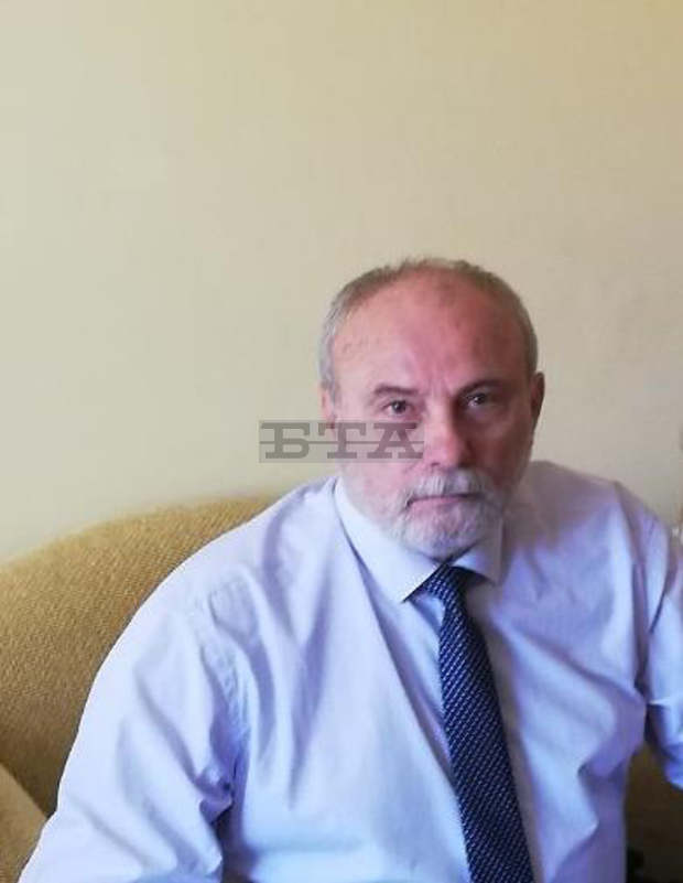 Местен краевед съхранява за поколенията спомена за чешмите в родния край в книгата "Садинските белокаменни чешми"