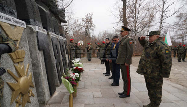 Отбелязваме бойния празник на Сухопътните войски