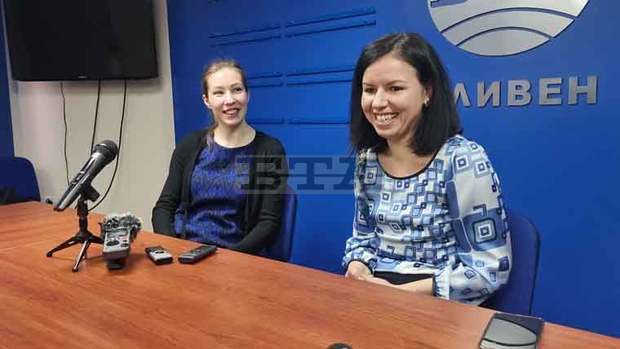 Виртуозната цигуларка Олга Артюгина пристигна в Сливен, за да участва в коледен концерт на Симфоничния оркестър