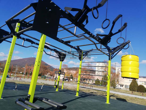 Спортна площадка с различни модули е изградена в парк "Юнак" в Сливен