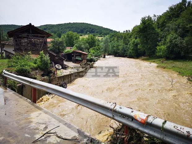Придошлата Стара река в Стеврек е повредила три моста в антоновското село