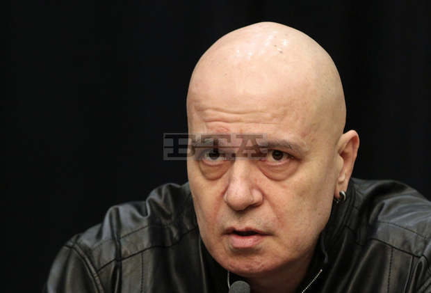 Трябва да има правителство, естествените съюзници на "Има такъв народ" са "Продължаваме промяната" и "Демократична България", каза Слави Трифонов Трябва да има правителство, естествените съюзници на "Има такъв народ" са "Продължаваме промяната" и "Демократична България", каза Слави Трифонов