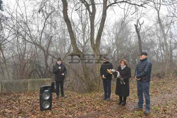 Цветя за Левски бяха положени в местността "Пази мост" и на Къкринското ханче