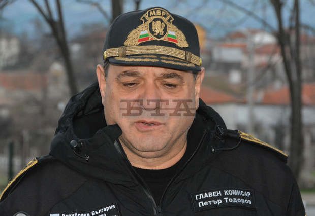 Въоръженият беглец от хасковското село Сърница стрелял и по полицаи