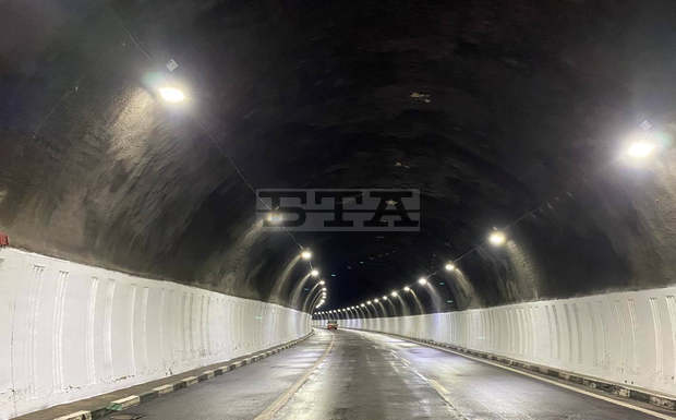 Движението в тунела "Траянови врата" на АМ "Тракия" към София утре ще е в една лента