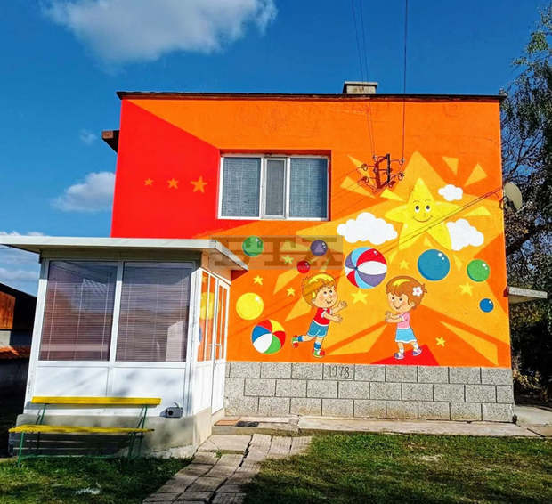 Живописни платна са изрисувани върху фасадите на 24 обществени сгради в община Тунджа