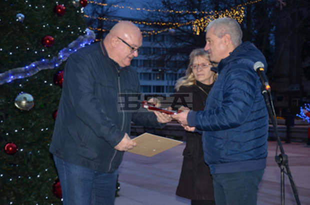 Видинският кмет получи почетния знак на Съюза на слепите в България и юбилейна грамота